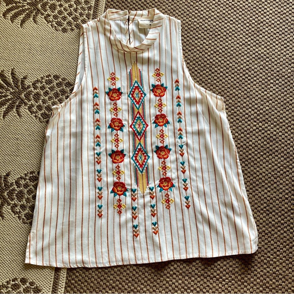 NWOT Savanna Jane Sleeveless Embroidered Top, Medium